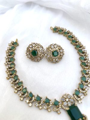 Imitation Emerald Green and White Stones Necklace