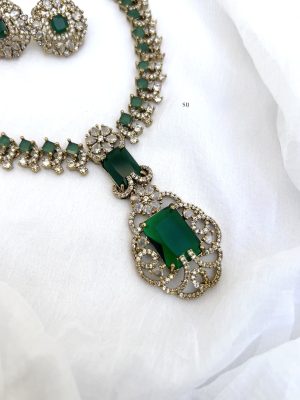 Imitation Emerald Green and White Stones Necklace