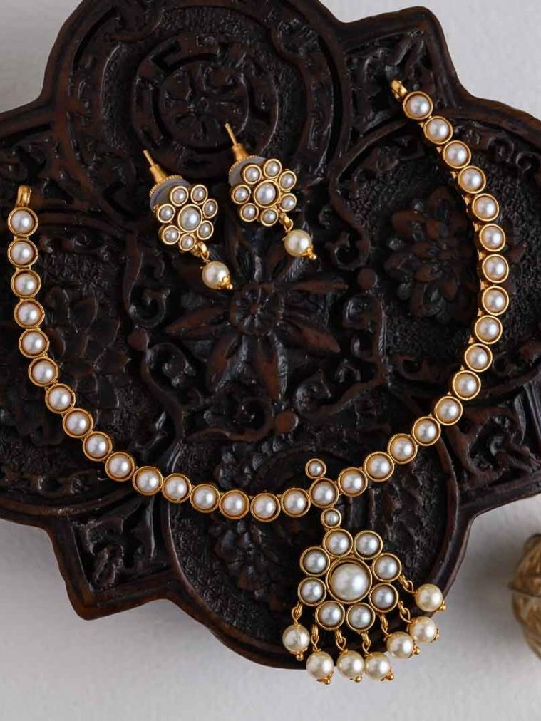 Floral Design White Kemp Stone Attigai Necklace