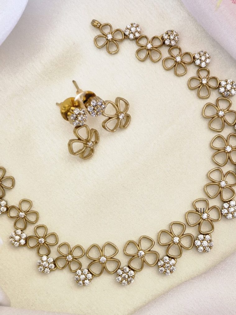 Flower Design White Stones Necklace Set
