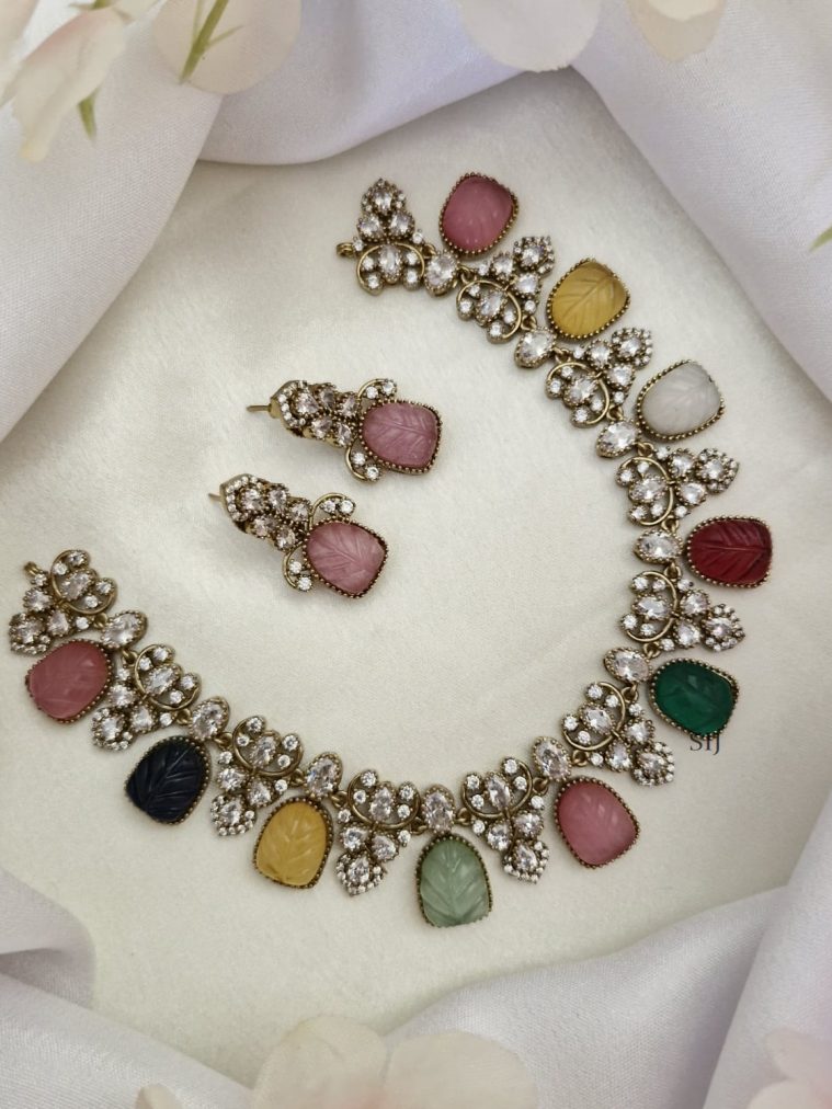 Multicolor Stones Necklace Set