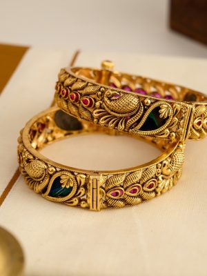 Peacock Feather Motif Kemp Stone Openable Bangles