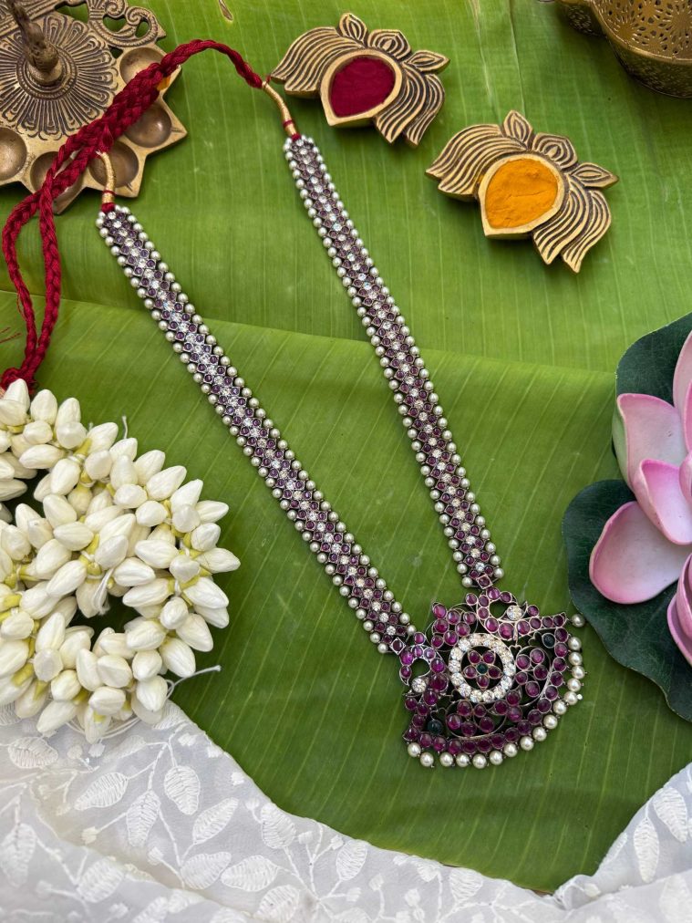Traditional Precious Black Polish Kemp Pearl Peacock Long Necklace