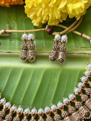 Gold Finish Rivet Pearl Necklace Set