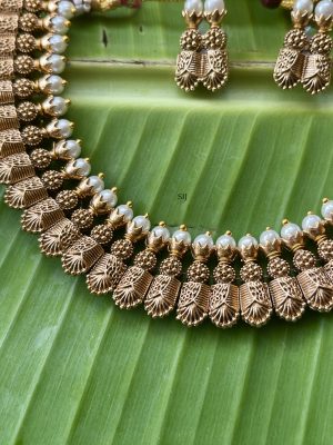 Gold Finish Rivet Pearl Necklace Set