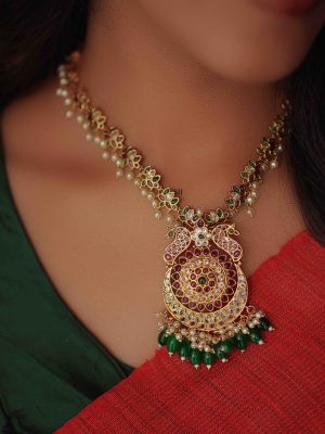 Imitation Dual Peacock Kemp Stones Necklace