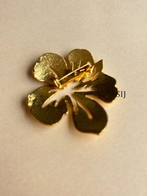 Gold Finish Flower Saree Pin