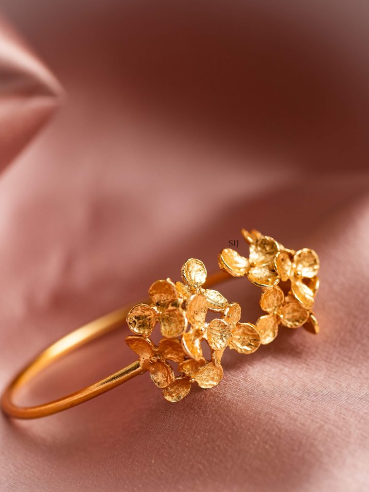 Gold Finish Flowers Design Anti Tarnish Bangle Bracelet