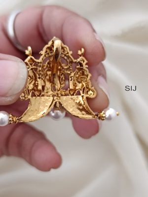 Gold Finish Tiger Nail Pendant