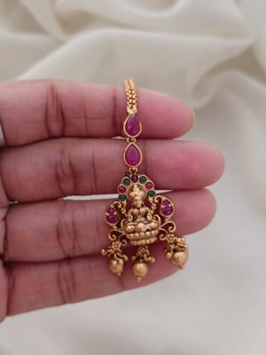 Matt Finish Lakshmi Kemp Stones Maang Tikka