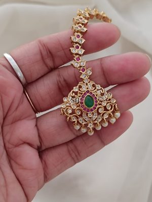 Traditional White And Kemp Stones Maang Tikka