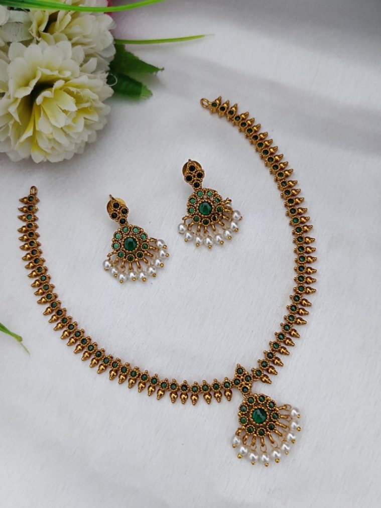 Gold Polish Green Stones Attigai Necklace
