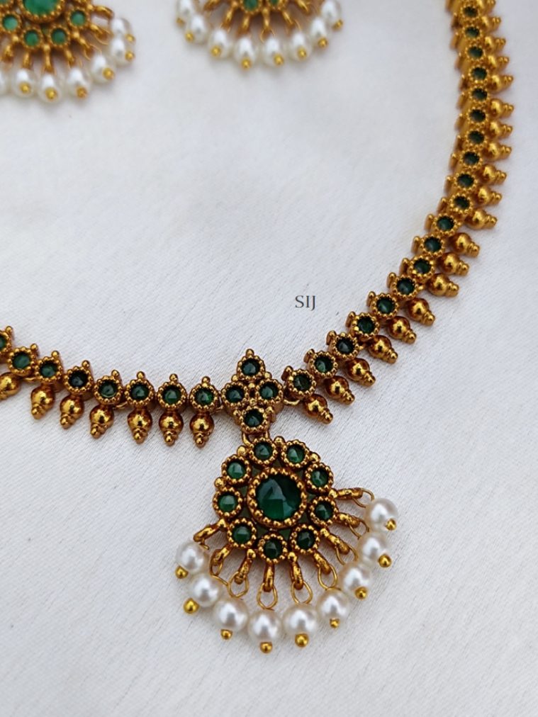 Gold Polish Green Stones Attigai Necklace