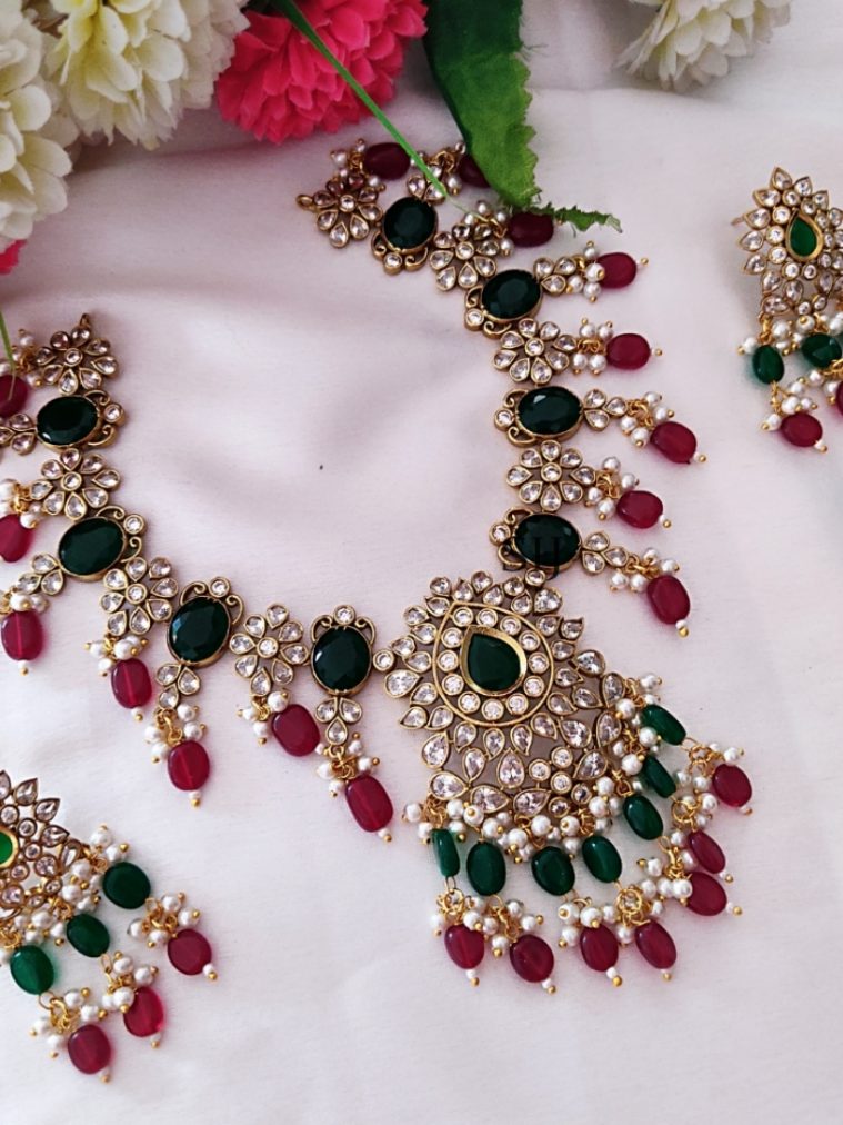 White And Emerald Stones Beaded Necklace