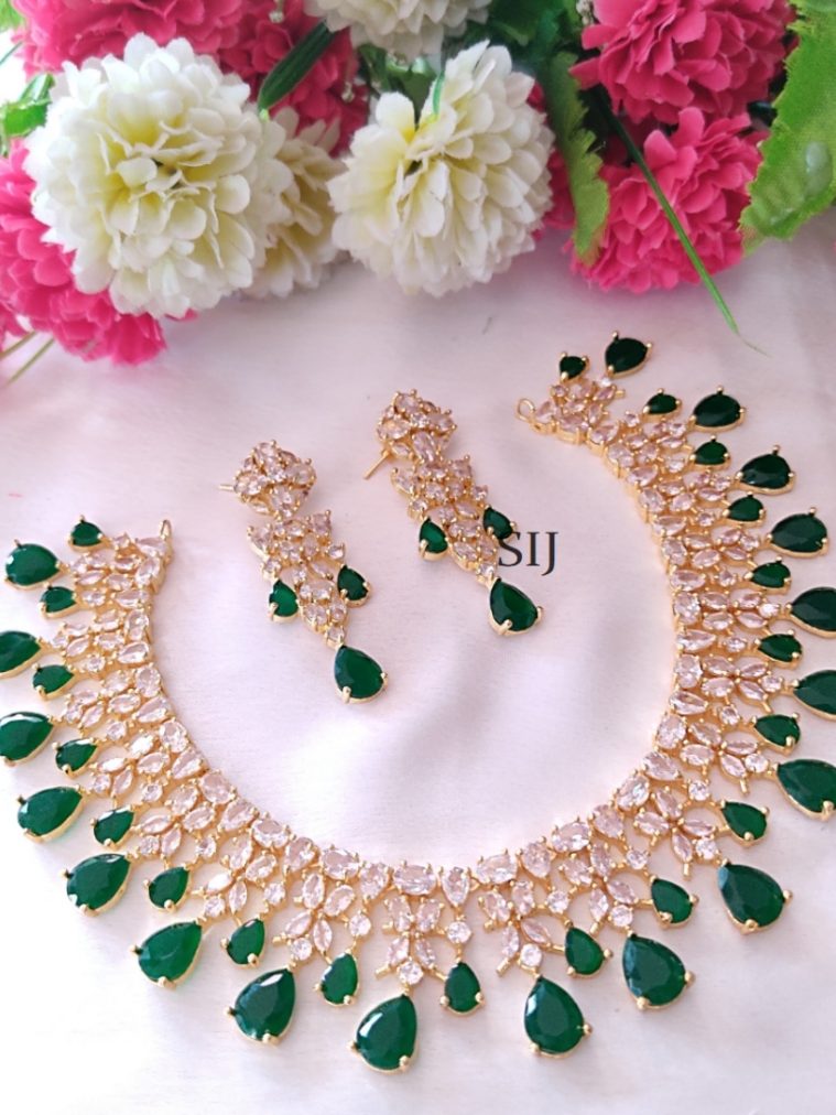 Imitation White And Emerald Stones Necklace