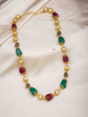 Single Layer Pearl Necklace with Red and Green Beads