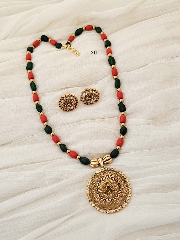 Floral Design Pendant Coral Beads and Green Agate Necklace