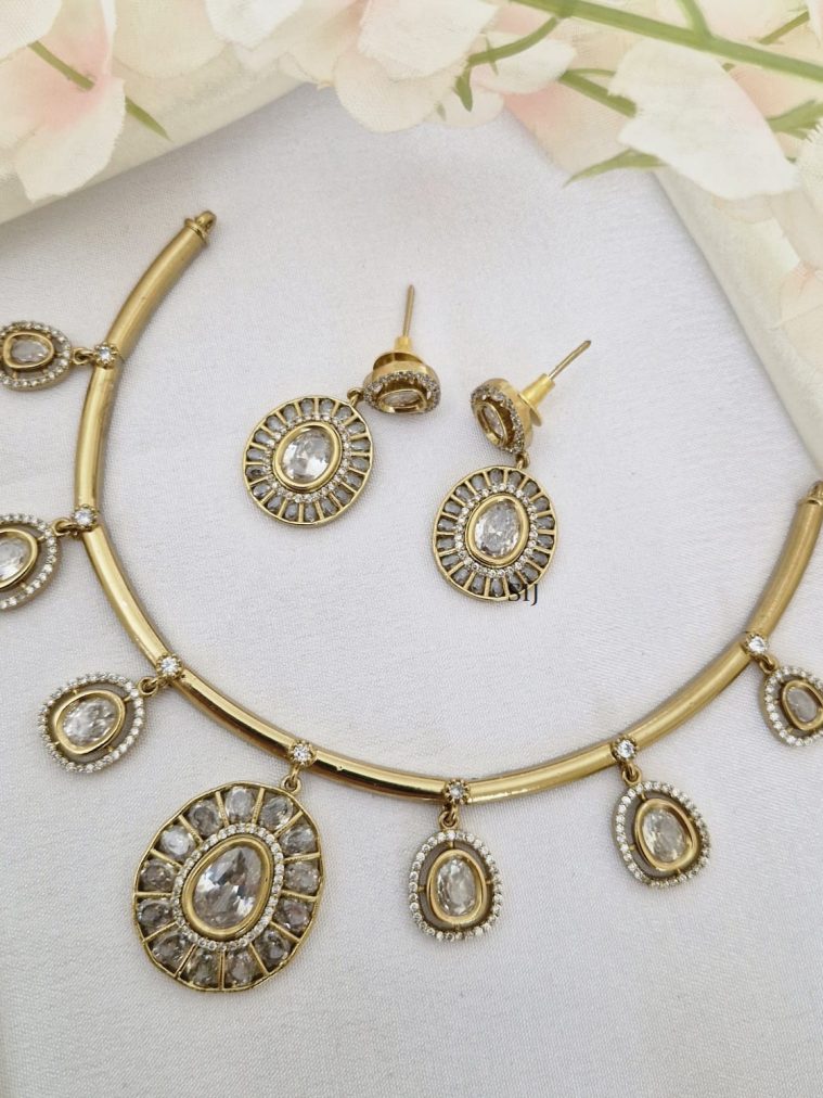 Gold Plated Floating White Stones Hasli Necklace Set