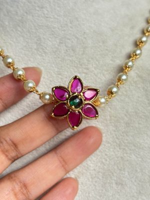Pearl Chain with Kemp Stones Flower Pendant Choker