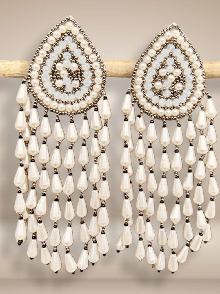 Pearl Handcrafted Long Earrings UNFIE00244