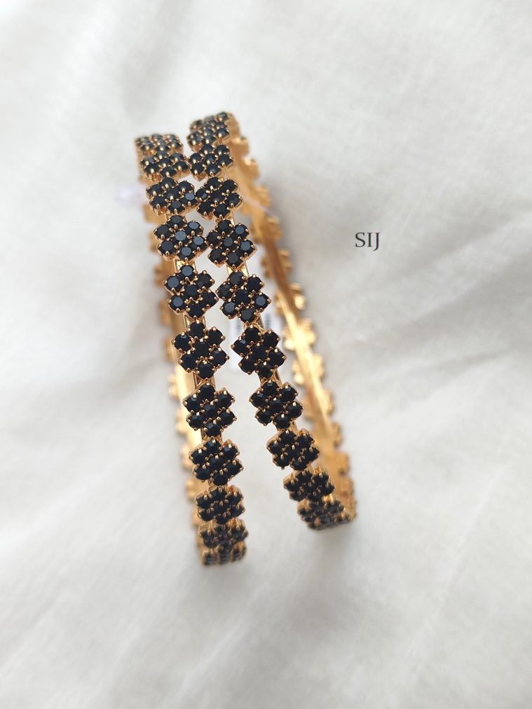 Black Stones Flowers Bangles DHEIB02501