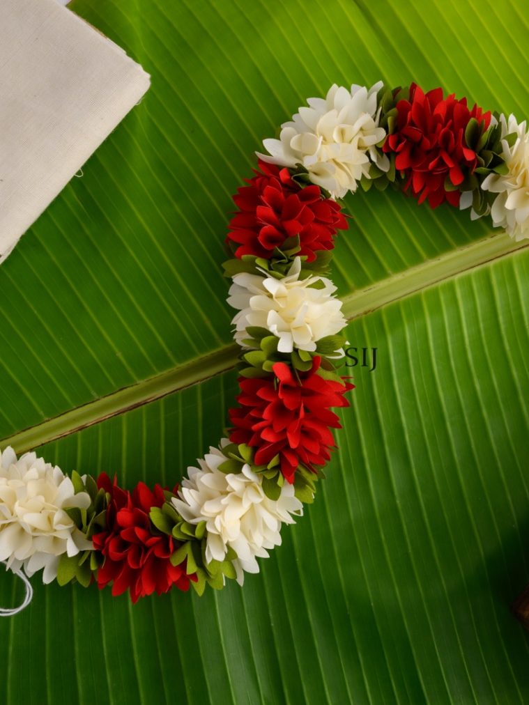 Reusable 16 Inches White With Red Pichi Flower String