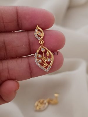 White Stone Antique Screw Back Earrings ARJIE02595