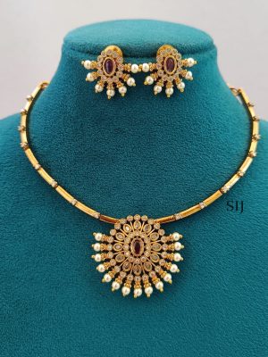 White Stones Flower Hasli Necklace LADIN00872