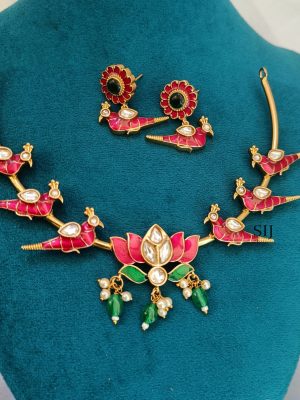 Lotus Jadau Kundan Hasli Necklace LADIN00873