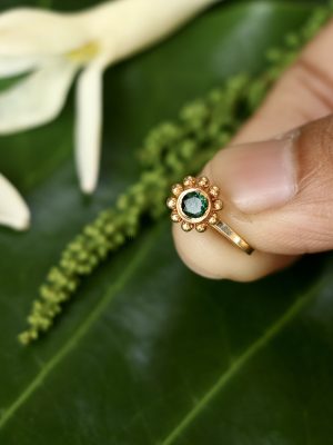 Emerald Nose Pin ACCIPN02374