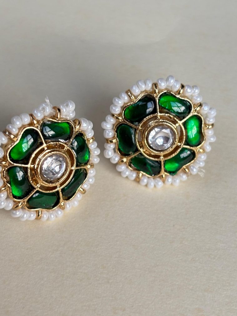 Jadau Pearl Stud Earrings SPAIE02540