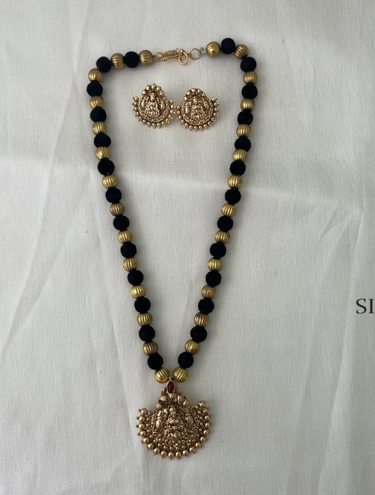 Black And Gold Ball Beaded Necklace DIVIN00890