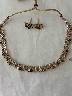 Green Stone Lotus Necklace DIVIN00888