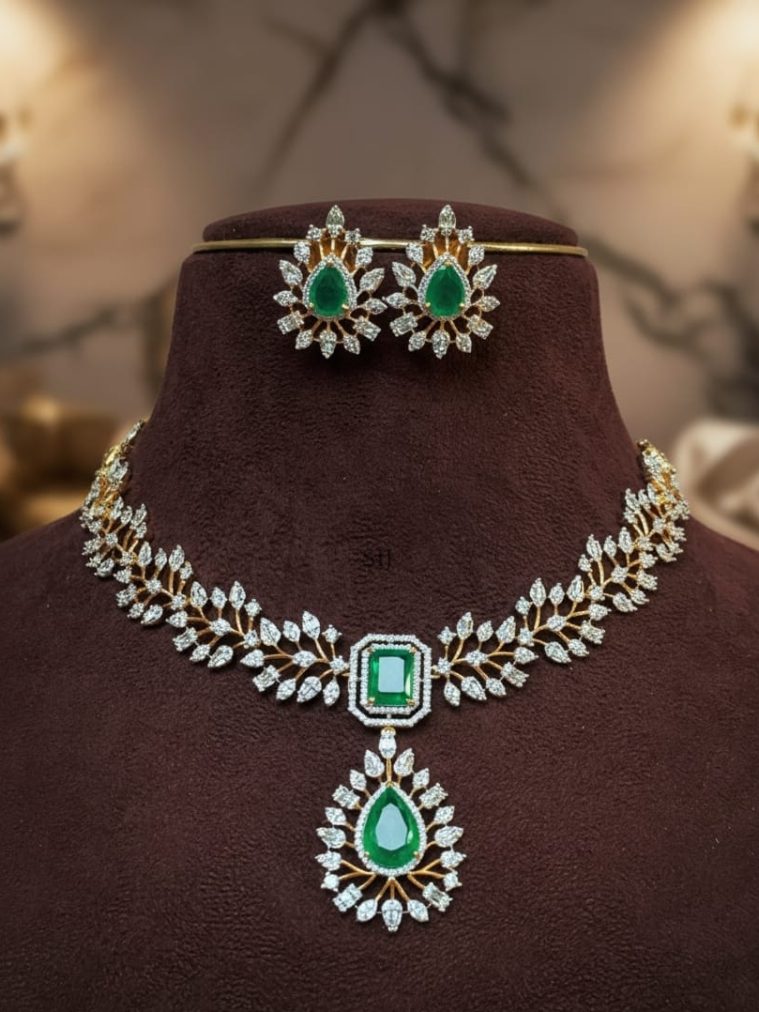 Green White Stone Necklace SREIN00014