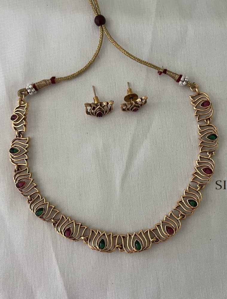 Kemp Lotus Necklace DIVIN00889
