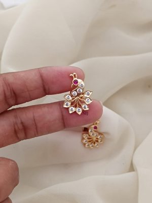 Peacock White Stone Earstuds
