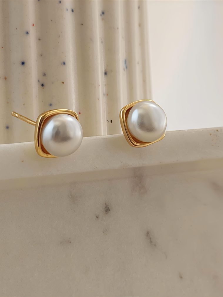 Pearl Stud Earrings SHADE00697