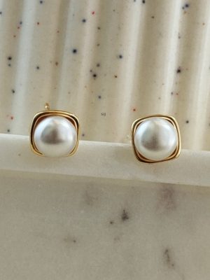 Pearl Stud Earrings SHADE00697