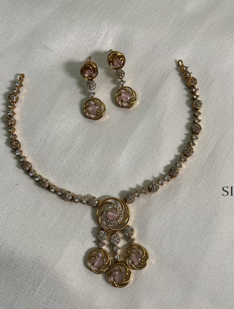White And Light Pink Stone Necklace DIVIN00870